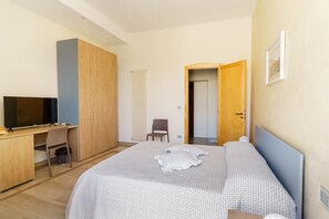 2 bedrooms, iron/ironing board, Internet, bed sheets - In Rada Room Sirocco (Trani)