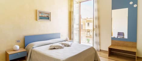 2 bedrooms, iron/ironing board, internet, bed sheets