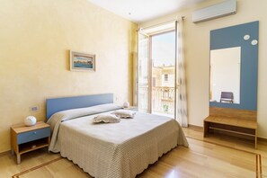 2 bedrooms, iron/ironing board, internet, bed sheets