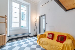 Living area - GuestHost - MM De Ferrari Genova Central Loft x3 (Genova)