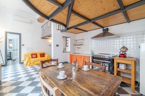 Dining - GuestHost - MM De Ferrari Genova Central Loft x3 (Genova)