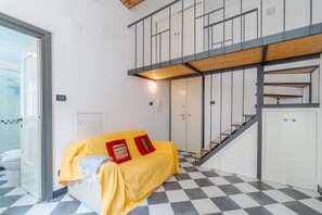 Interior - GuestHost - MM De Ferrari Genova Central Loft x3 (Genova)