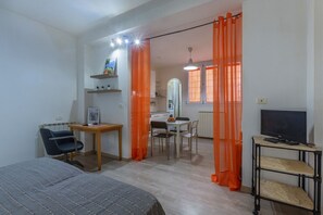 1 bedroom, iron/ironing board, internet, bed sheets