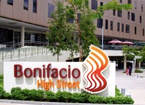 Point of interest - New! Cozy 2 Bedroom in BGC. Fast Wi-Fi and 58" TV
 (Taguig)