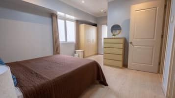 2 slaapkamers, een strijkplank/strijkijzer, reisbedje, gratis wifi