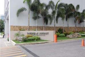 المنطقة المحيطة بالمنشأة