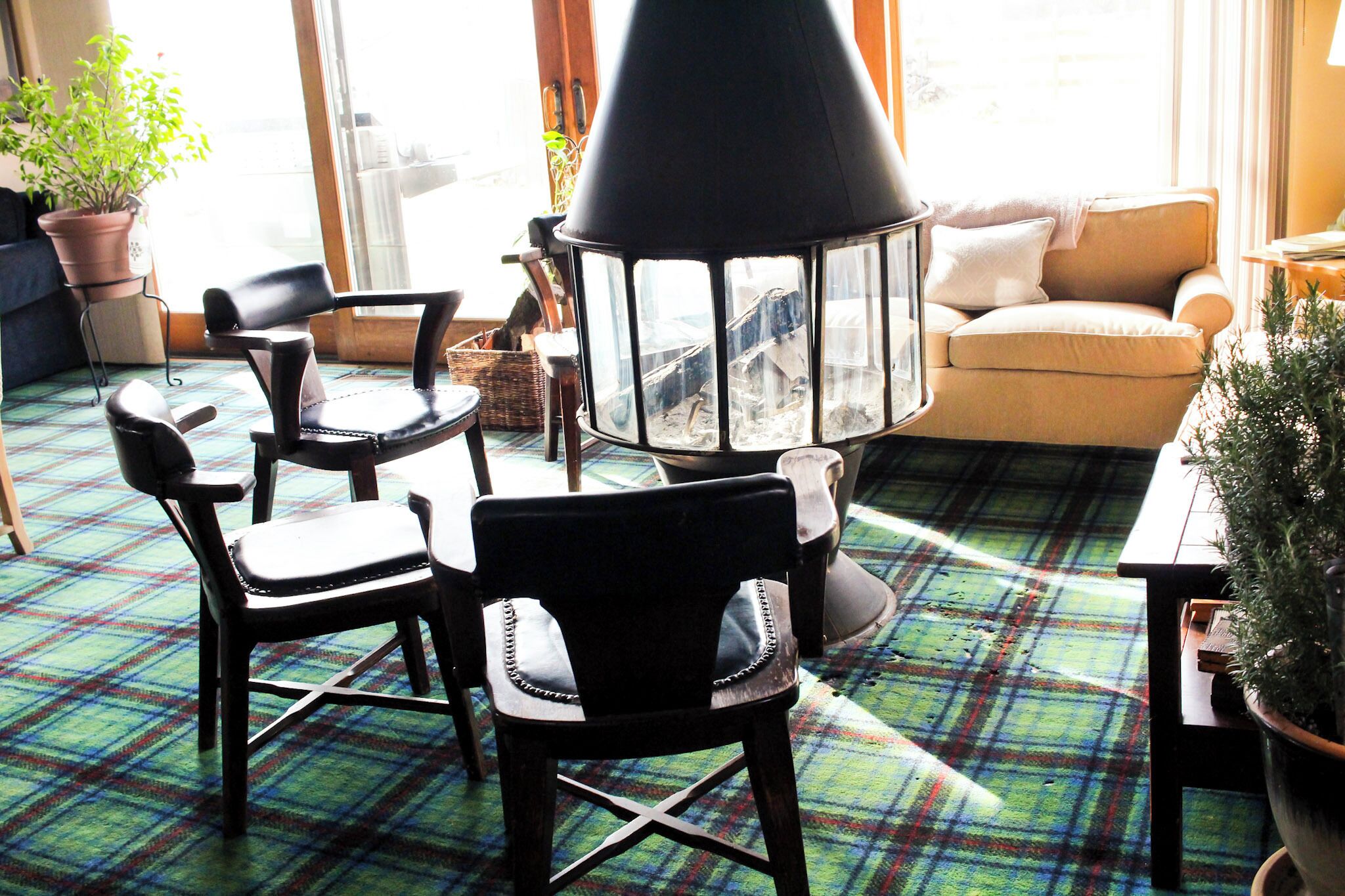 Televisie en een open haard