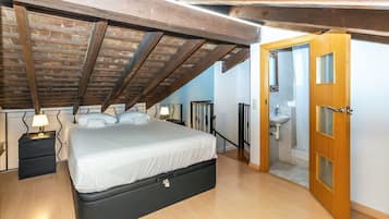 1 habitación, escritorio, tabla de planchar con plancha y internet