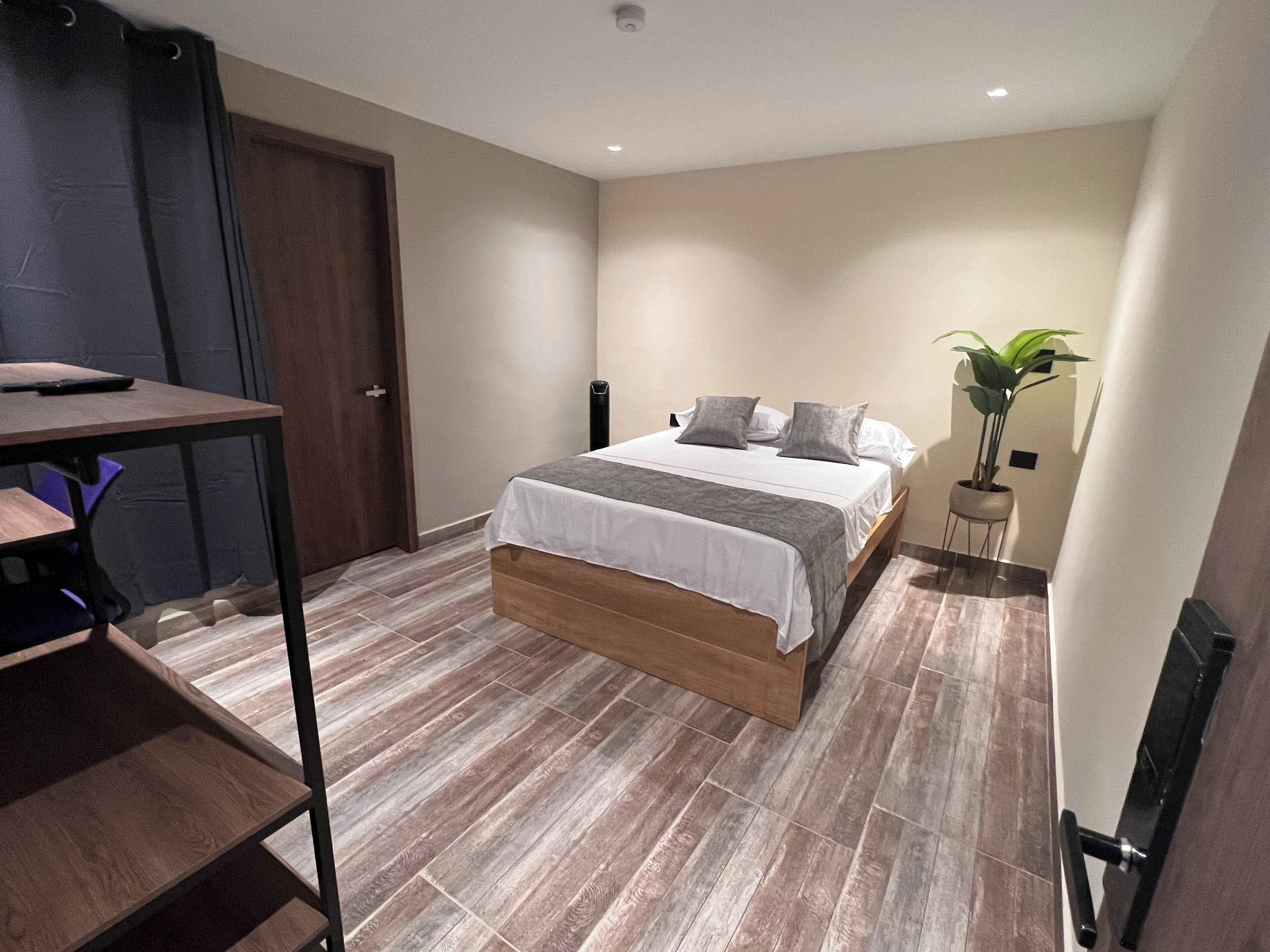 6 bedrooms, in-room safe, WiFi, bed sheets