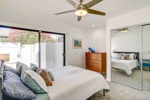 3 Schlafzimmer, Schreibtisch, Bügeleisen/Bügelbrett, Reisekinderbett