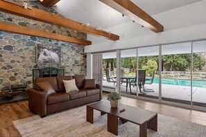 Interior - Herb Haven Farm - Family Reunion Paradise - Pool, Sauna, 10 Acres & 24 Guests (Langley Township)