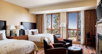 Ritz Carlton Club residence provides a breathtaking 3 Bedroom, 3.5 Bathroom