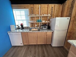 Private kitchen - Unique open plan unit in Lakeway perfect for 1 or2 (Lakeway)