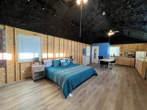 1 bedroom - Unique open plan unit in Lakeway perfect for 1 or2 (Lakeway)