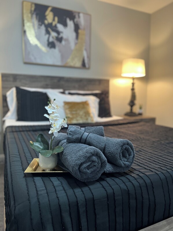 4 bedrooms, desk, iron/ironing board, travel cot