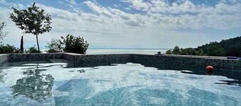 Holiday apartment with panorama and internet