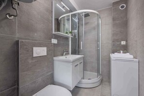 Bathroom - Holiday apartment with pool (Crikvenica)