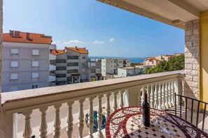 Property grounds - Holiday apartment mit Balkon (Crikvenica)