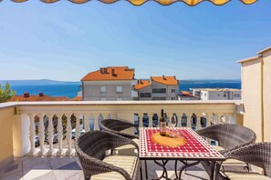 Outdoor dining - Studio mit Balkon und Meerblick (Crikvenica)