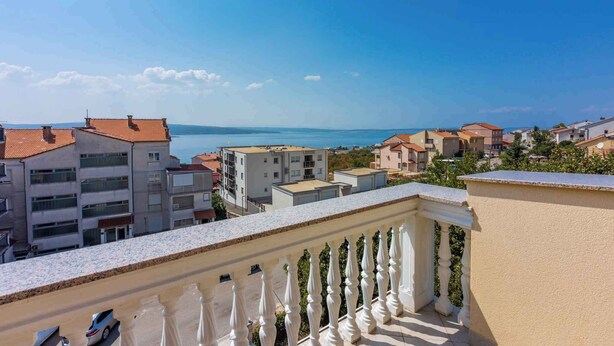 A balcony with a view of a coastal town and the sea. - Holiday apartment with two bedrooms (Crikvenica)