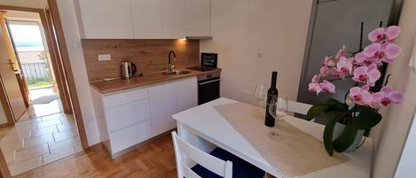 Kühlschrank, Ofen, Herdplatte, Geschirrspüler
