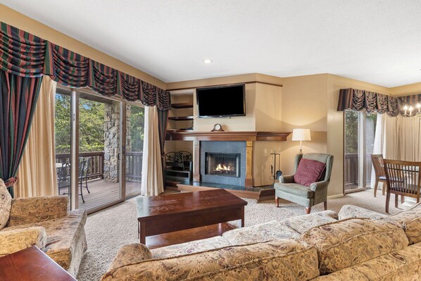 Smart-TV, Kamin, DVD-Player