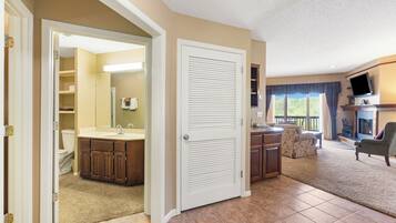 Smart TV, fireplace, DVD player