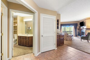 Smart TV, fireplace, DVD player