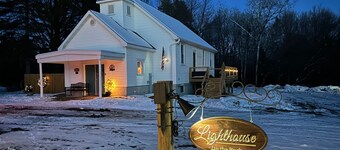 Lighthouse on the Rock: Fall UP Michigan Getaway | Hunting | Dogs Welcome | 1BR