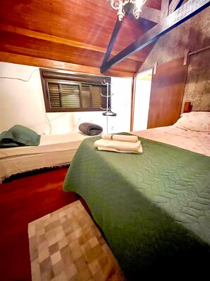 2 soverom, strykejern/-brett, reiseseng for barn og wi-fi (inkludert)