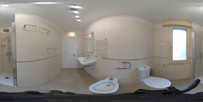 Bathroom - Holiday apartment mit Klimaanlage und Balkon (Lignano Sabbiadoro)
