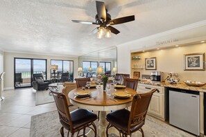 Dining - Elegant spacious, beachfront w/ large lanai, 2BR w/ beach service (Fort Walton Beach)