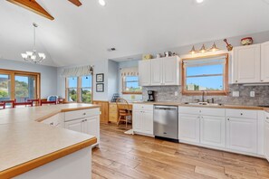 Fridge, microwave, oven, stovetop - Fore Decs: Private Pool, Tiki Bar & Ocean Views (Corolla)