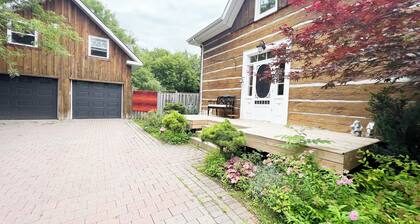 Charming century log home steps away from Lake & cross the park