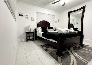 2 Schlafzimmer, Schreibtisch, Bügeleisen/Bügelbrett, WLAN