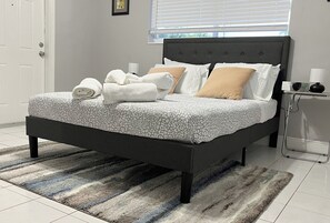 2 Schlafzimmer, Schreibtisch, Bügeleisen/Bügelbrett, WLAN