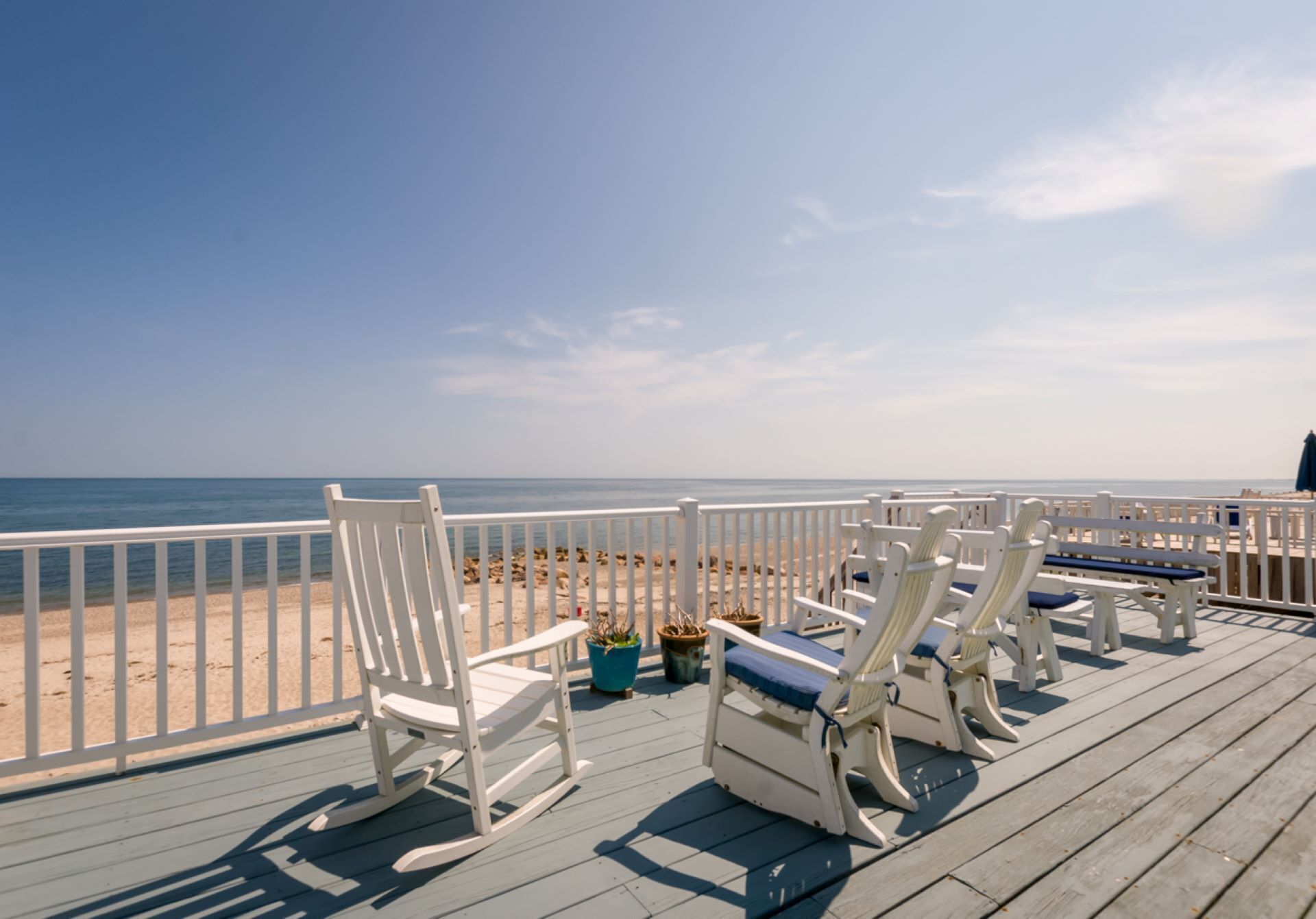 Oceanfront dog friendly cottage on Spring Hill Beach with AC