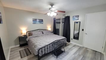 3 bedrooms, desk, iron/ironing board, free WiFi