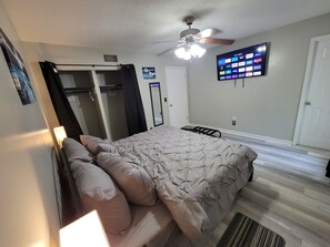 3 Schlafzimmer, Schreibtisch, Bügeleisen/Bügelbrett, kostenloses WLAN