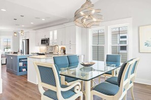 Dining - Carlton by Brunswick Vacation Rentals: w/ Pool (Supply)