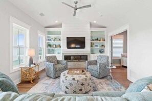 TV - Carlton by Brunswick Vacation Rentals: Private Pool, Elevator, and Beach Access (Supply)