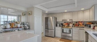 Seattle Sound Views/ Hot Tub/ Sleeps 10