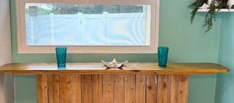 Colorful Beach House Vibe w/ Pool, Backyard and Barbecue. 15 Minutes from Ocean!