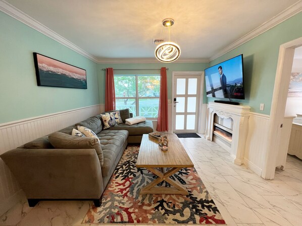 Smart TV, fireplace