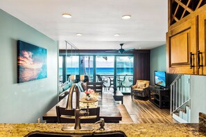 Dining - Private, spacious lanai with oceanfront views (Lahaina)