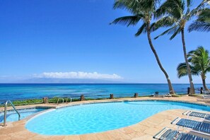 A heated pool - Private, spacious lanai with oceanfront views (Lahaina)