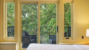 Superior Suite | 2 bedrooms, individually decorated, individually furnished, desk