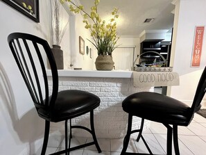 Interior - Enjoy Enchanted Floradana Escape (Oakland Park)