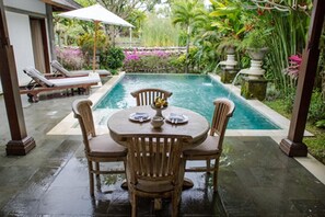 Outdoor dining - Desa Visesa Ubud Desa, Balinese Healing and Spa, Close to heart of Ubud (Bali)