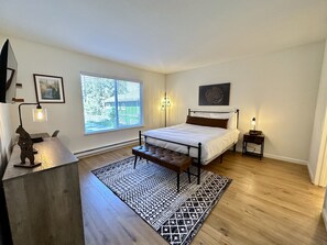 2 bedrooms, iron/ironing board, free WiFi, bed sheets - Remodeled Pet Friendly Condo, Wifi, Pool (Mammoth Lakes)